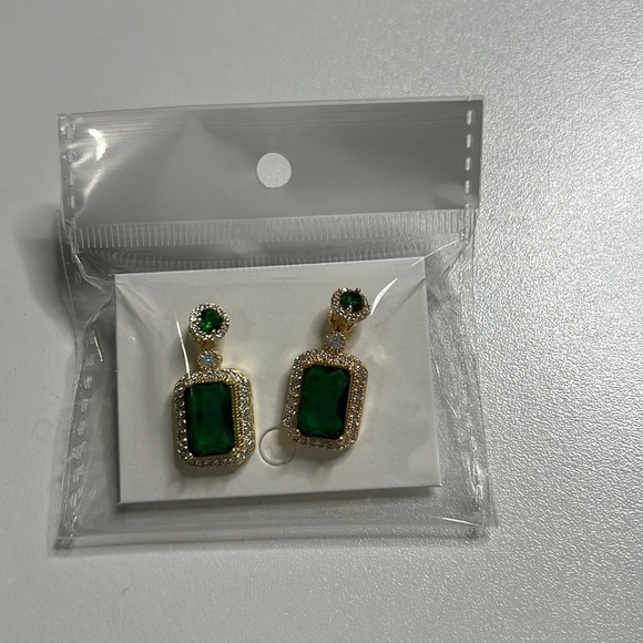 New Golden with Imitation Emerald Drop Earrings - Picture 7 of 8